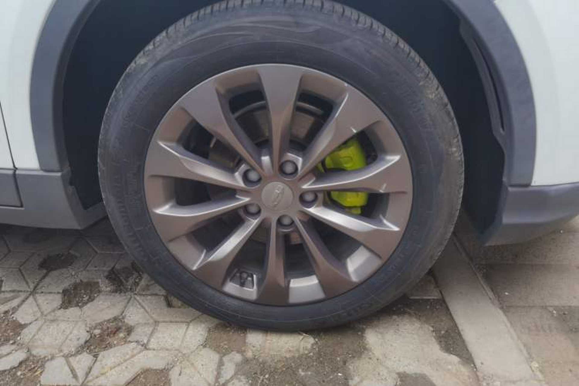 Used Geometry C 2020 Selected Range Edition 550 KM C++ Right Front Wheel Hub