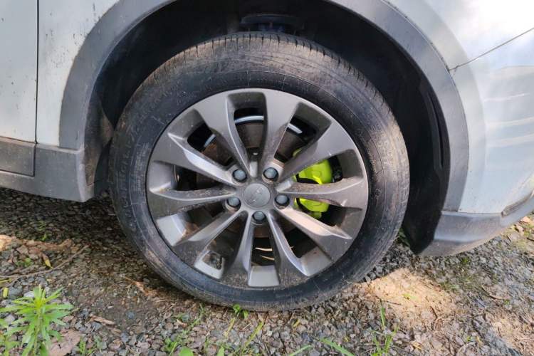 Used Geometry C 2020 Selected Range Edition 550 KM C++ Right Front Wheel Hub