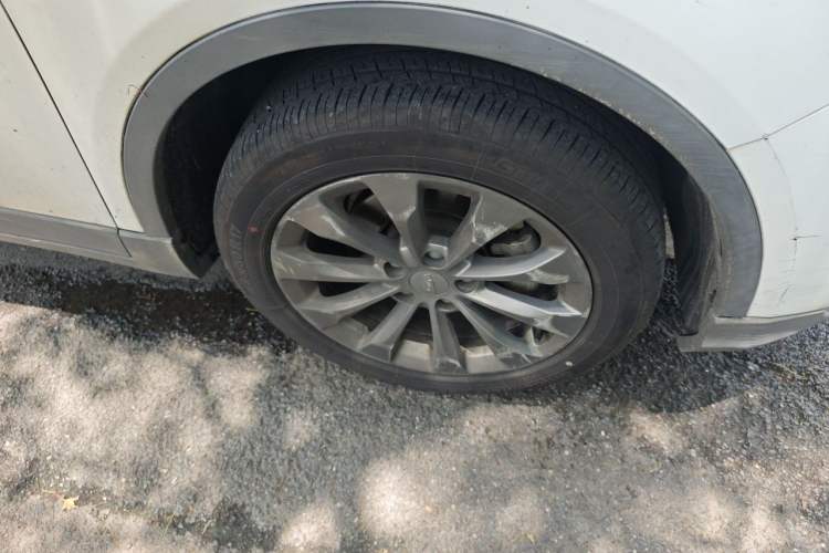 Used Geometry C 2020 Premium Range Version 400 KM C+ Right Front Wheel Hub