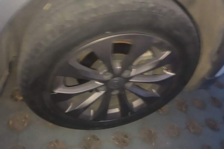 Used Geometry C 2020 Premium Range Edition 400 KM C+ Pro Right Front Wheel Hub