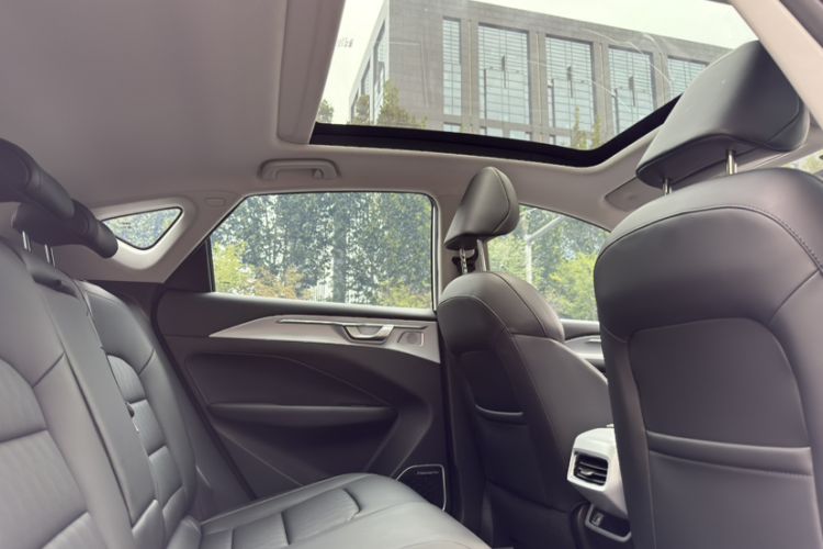 Used Geometry C 2020 Selected Range Edition 550 KM C++ Roof