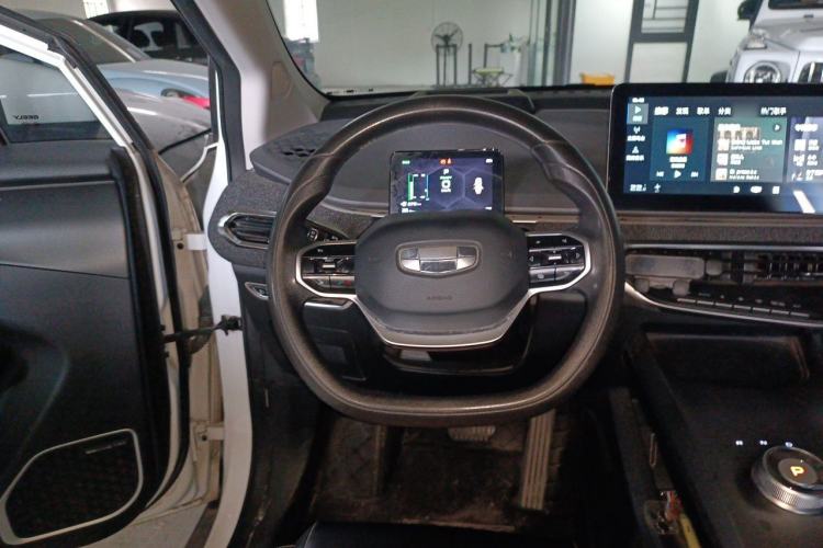 Used Geometry C 2020 Premium Range Version 400 KM C+ Steering Wheel