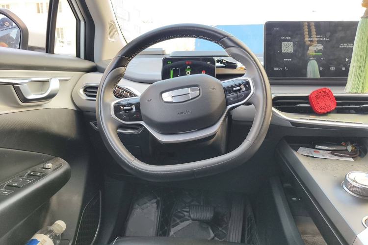 Used Geometry C 2020 Premium Range Edition 400 KM C+ Pro Steering Wheel