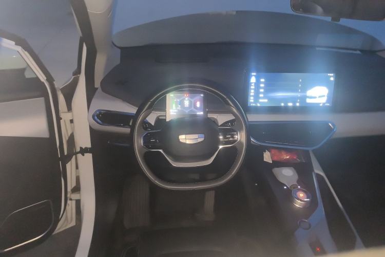 Used Geometry C 2020 Premium Range Edition 400 KM C+ Pro Steering Wheel