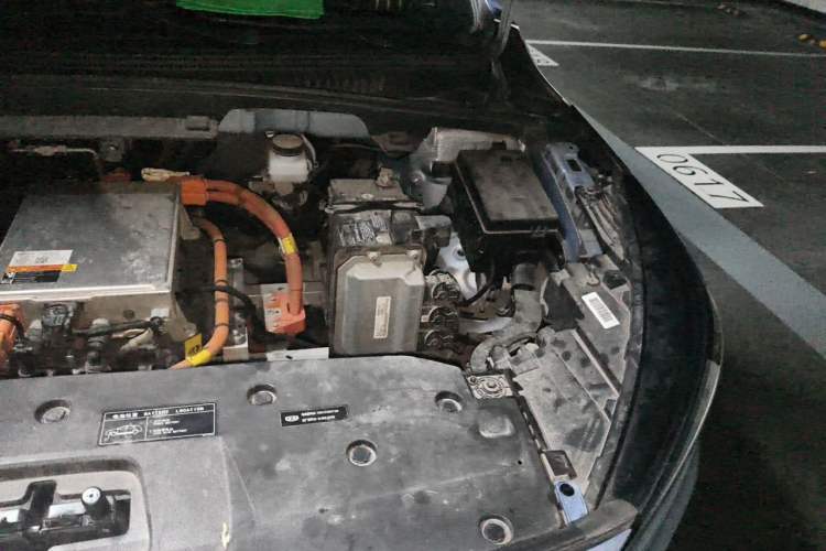 Used Geometry C 2021 C400 Cubic Edition Engine Bay Left
