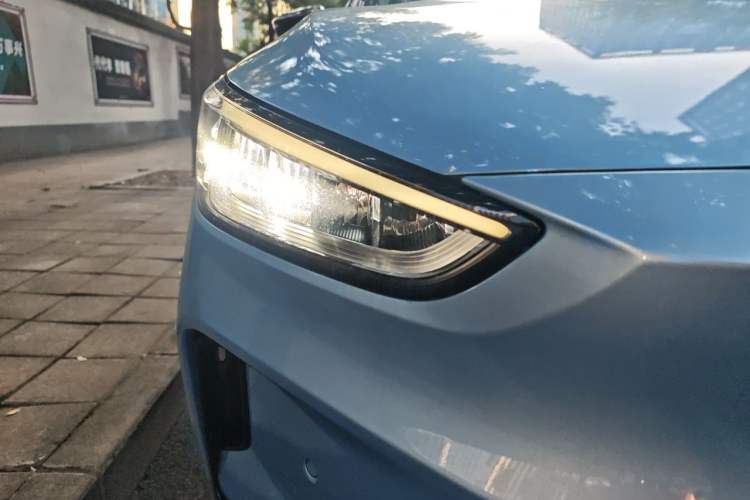 Used Geometry C 2021 C550 Cube Edition Right Front Headlight
