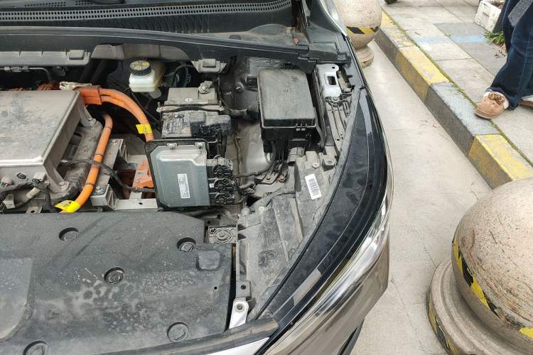 Used Geometry C 2021 C400 Cubic Edition Engine Bay Left