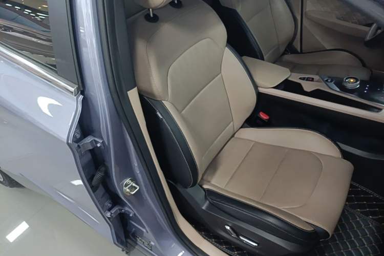Used Geometry C 2021 C550 Cube Edition Right Front Seat