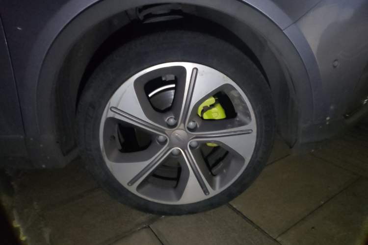 Used Geometry C 2021 C550 Cube Edition Right Front Wheel Hub