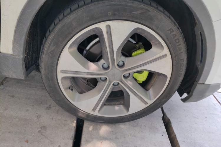 Used Geometry C 2021 C550 Cube Edition Right Front Wheel Hub