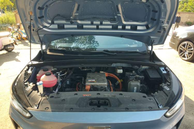Used Geometry C 2022 400KM Commuter Version Engine Bay
