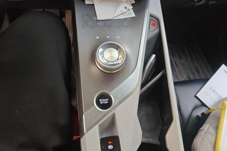 Used Geometry C 2022 550KM Grapefruit Halo Gear Lever