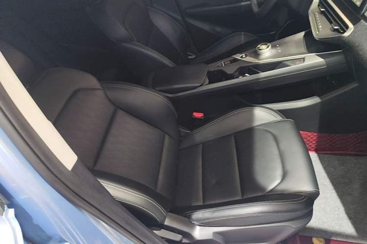 Used Geometry C 2022 Blueberry C400 Right Front Seat