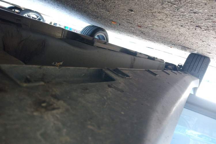 Used Geometry C 2022 400KM Commuter Version Right Side Sill