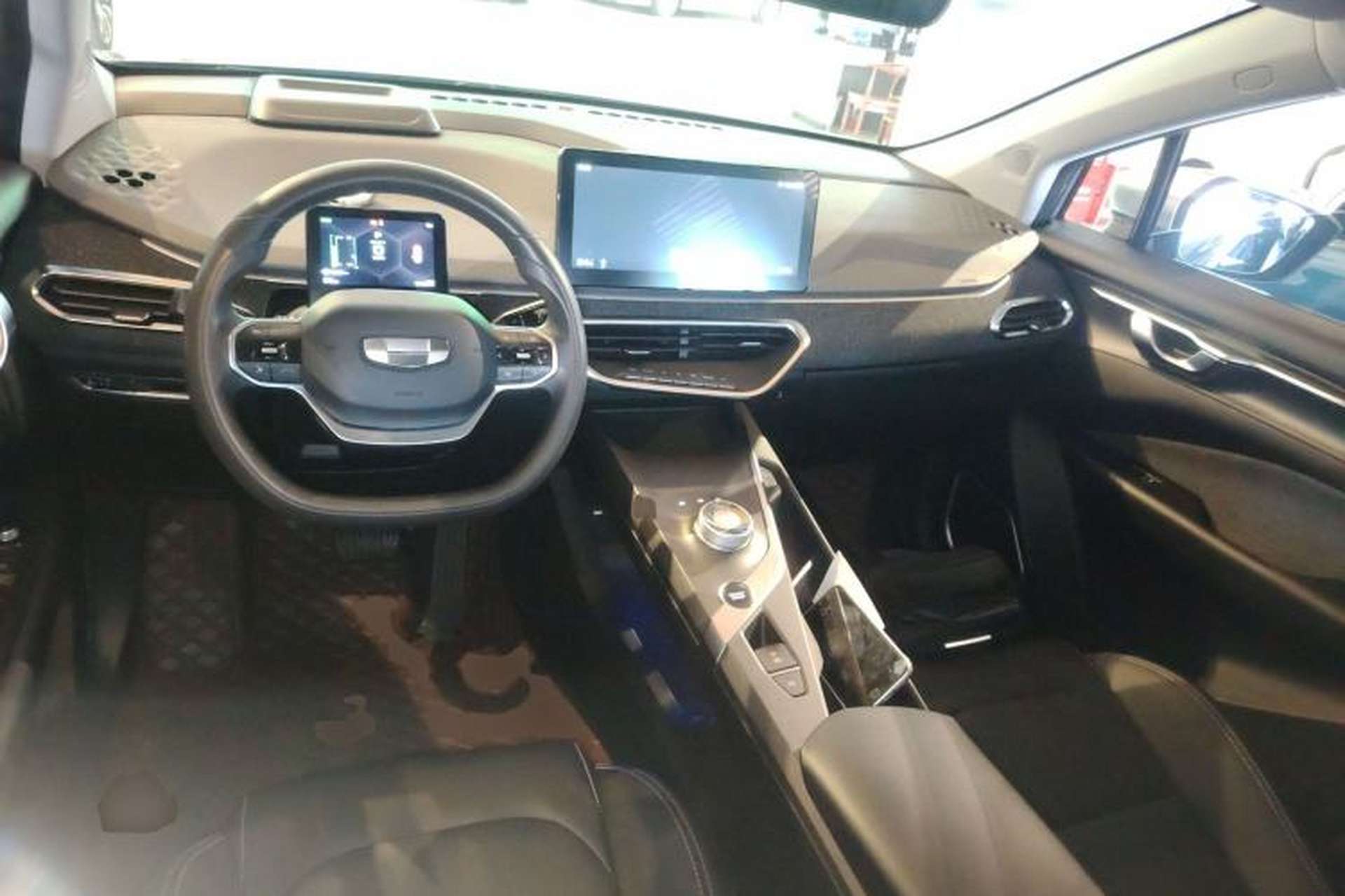 Used Geometry C 2022 Blueberry C400 Interior 2