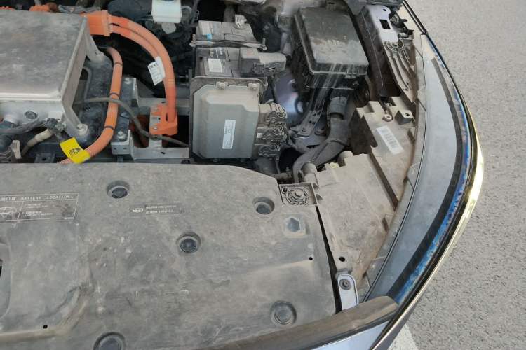 Used Geometry C 2022 Grape C550 Engine Bay Left