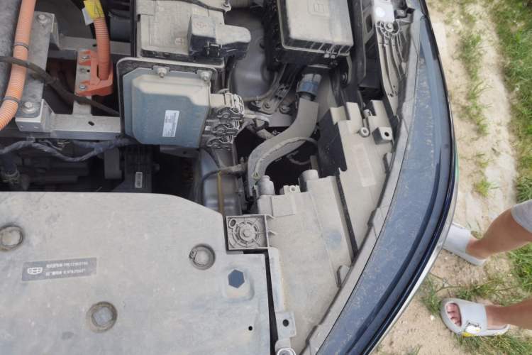 Used Geometry C 2022 Blueberry C400 Engine Bay Left
