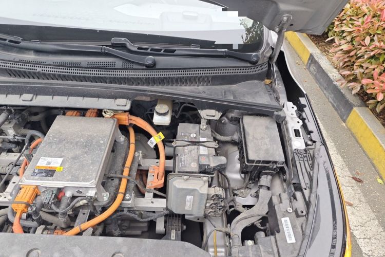 Used Geometry C 2022 400KM Blueberry Pro Engine Bay Left