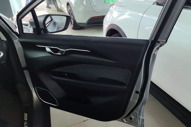 Used Geometry C 2022 400KM Blueberry Pro Right Front Door Interior