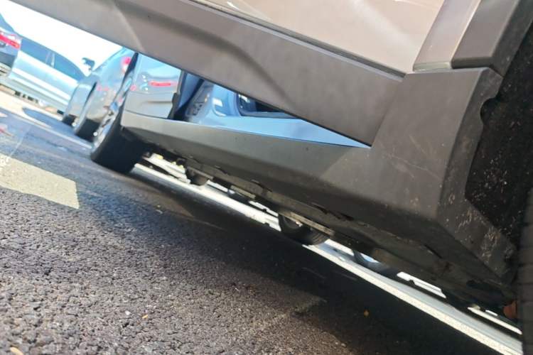 Used Geometry C 2022 400KM Blueberry Plus Right Side Sill