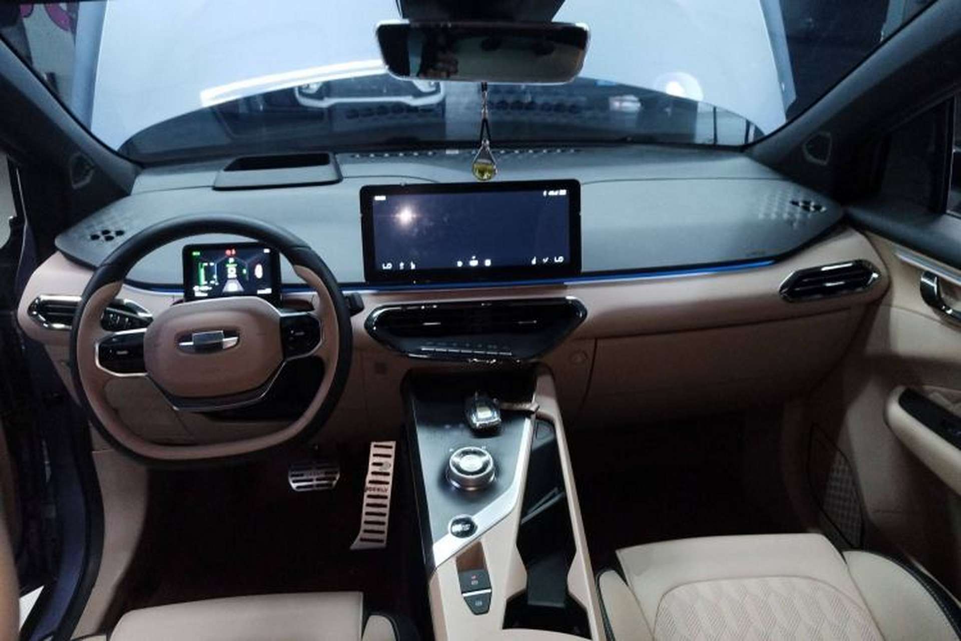 Used Geometry C 2022 Citrus C550 Center Console