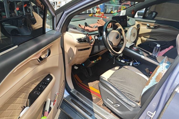 Used Geometry C 2022 550KM Grapefruit Plus Driver Seat