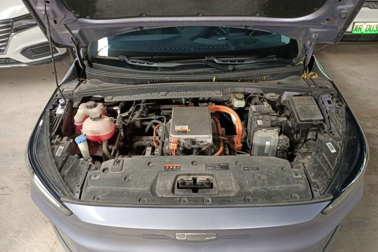 Used Geometry C 2022 550 km Business Edition Engine Bay