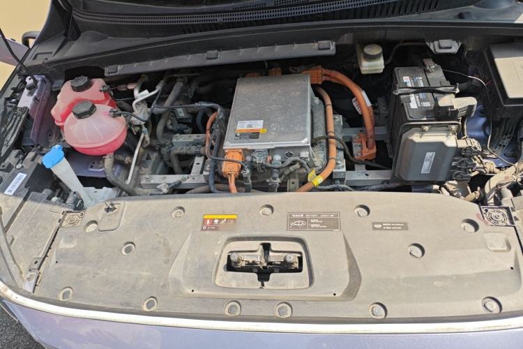 Used Geometry C 2022 550KM Grapefruit Plus Engine Bay