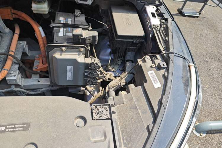 Used Geometry C 2022 550KM Grapefruit Plus Engine Bay Left