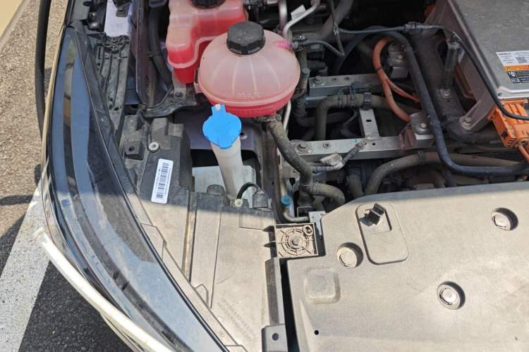 Used Geometry C 2022 550KM Grapefruit Plus Engine Bay Right
