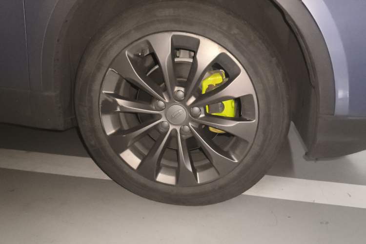 Used Geometry C 2022 550KM Grapefruit Plus Exterior 7