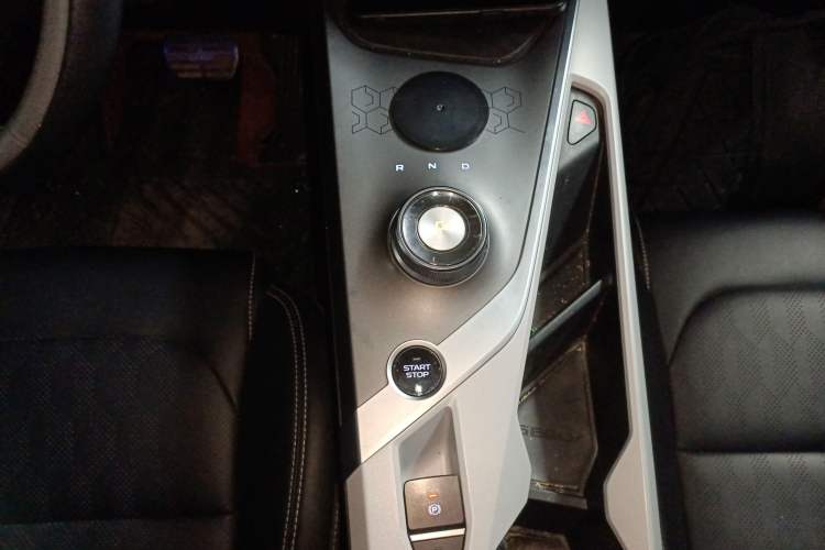 Used Geometry C 2022 550 km Business Edition Gear Lever