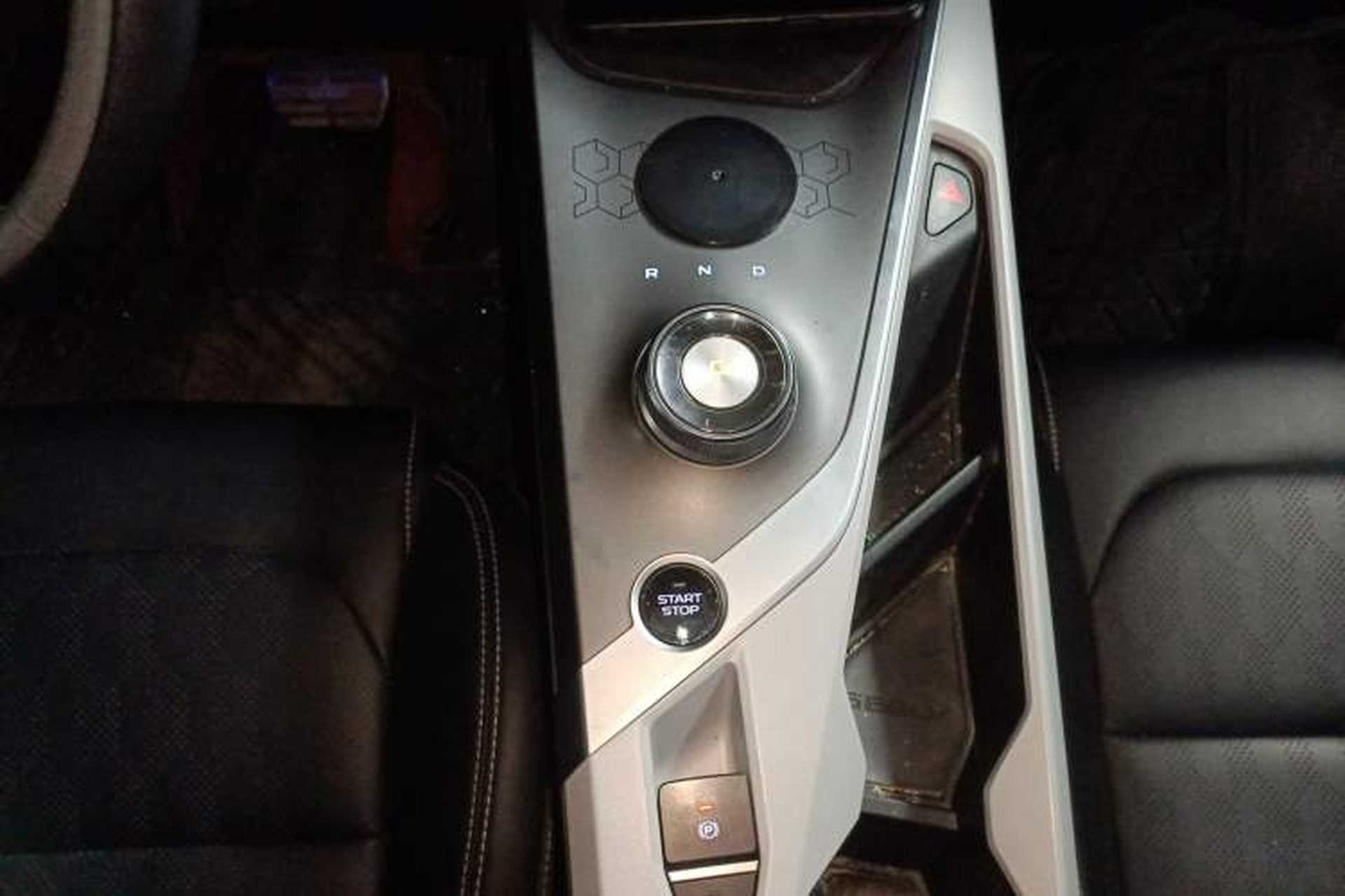 Used Geometry C 2022 550 km Business Edition Gear Lever