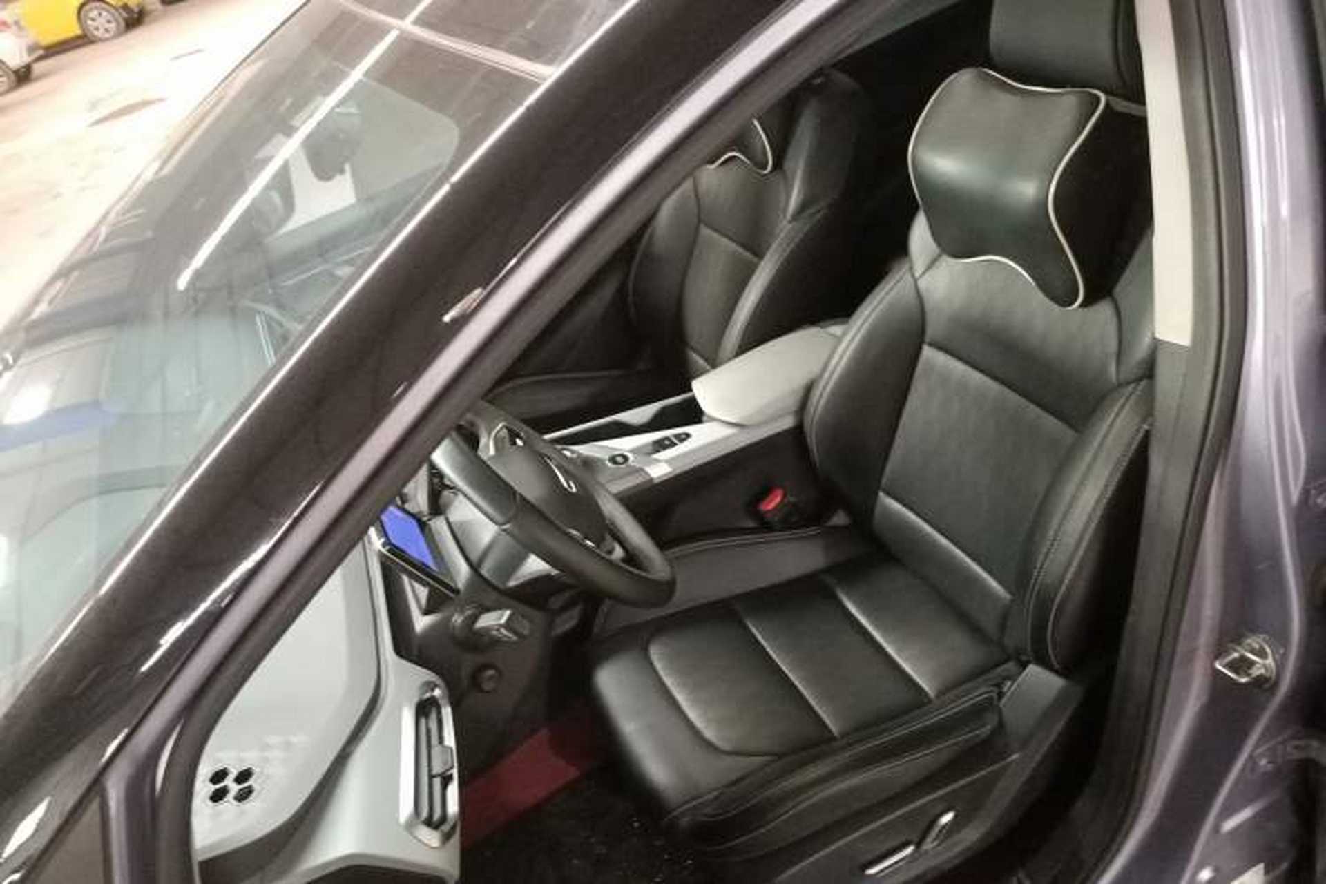 Used Geometry C 2022 550 km Business Edition Left Front Seat