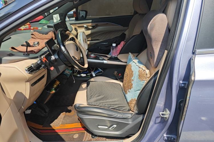 Used Geometry C 2022 550KM Grapefruit Plus Left Front Seat