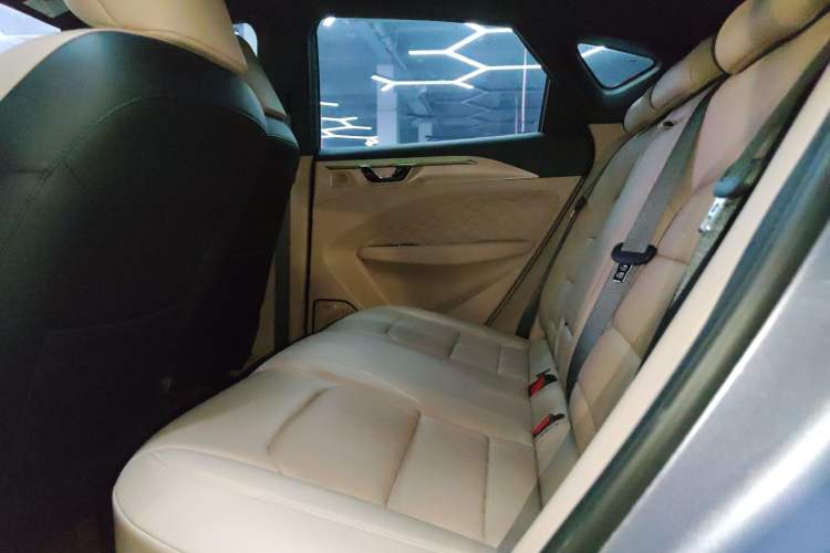 Used Geometry C 2022 550KM Grapefruit Halo Left Rear Seat
