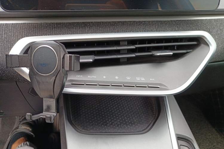 Used Geometry C 2022 400KM Blueberry Pro Audio And AC Panel