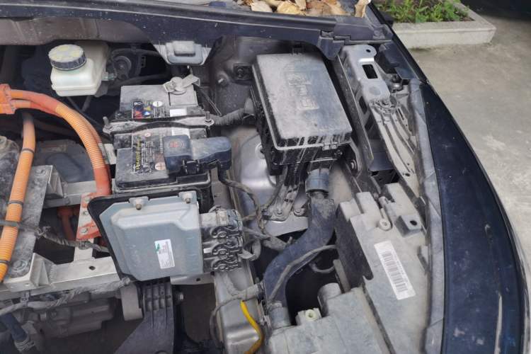 Used Geometry C 2022 400KM Commuter Version Engine Bay Left