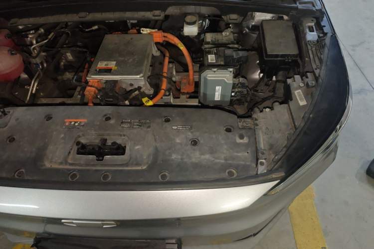 Used Geometry C 2022 400KM Blueberry Pro Engine Bay Left