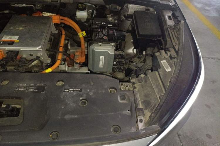 Used Geometry C 2022 Blueberry C400 Engine Bay Left