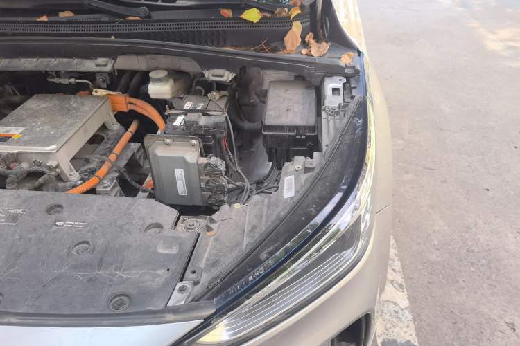 Used Geometry C 2022 400KM Blueberry Pro Engine Bay Left