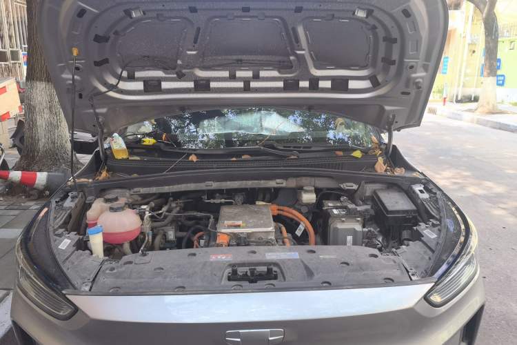 Used Geometry C 2022 400KM Blueberry Pro Engine Bay