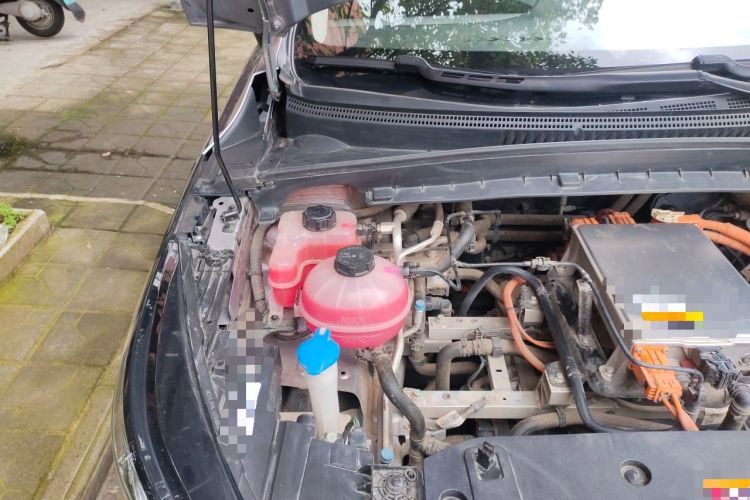 Used Geometry C 2022 Blueberry C400 Engine Bay Right