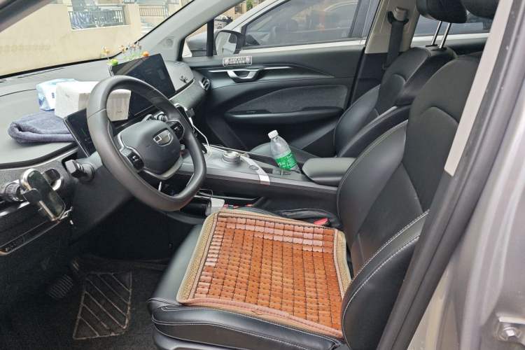 Used Geometry C 2022 400KM Commuter Version Left Front Seat