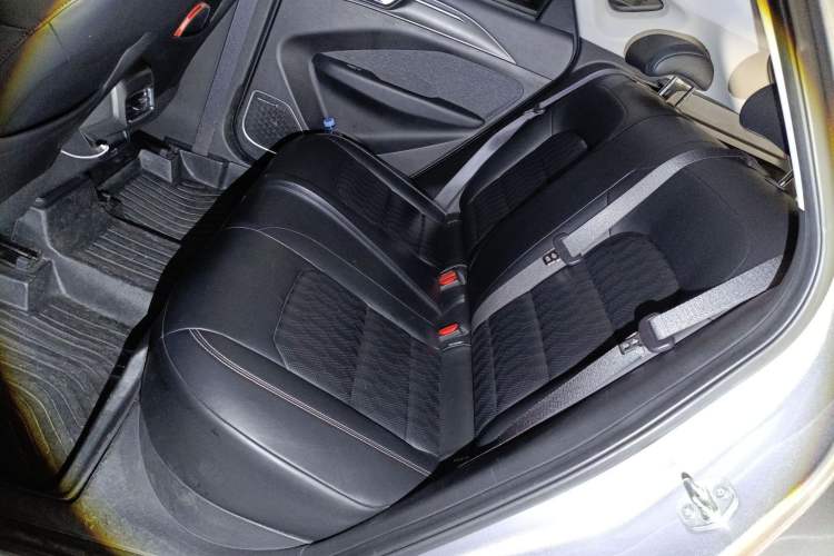 Used Geometry C 2022 Blueberry C400 Left Rear Seat