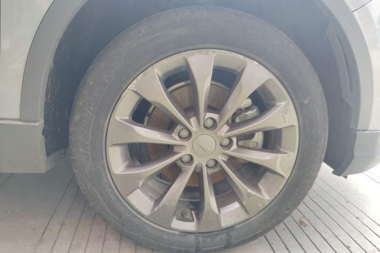 Used Geometry C 2022 Blueberry C400 Right Front Wheel Hub