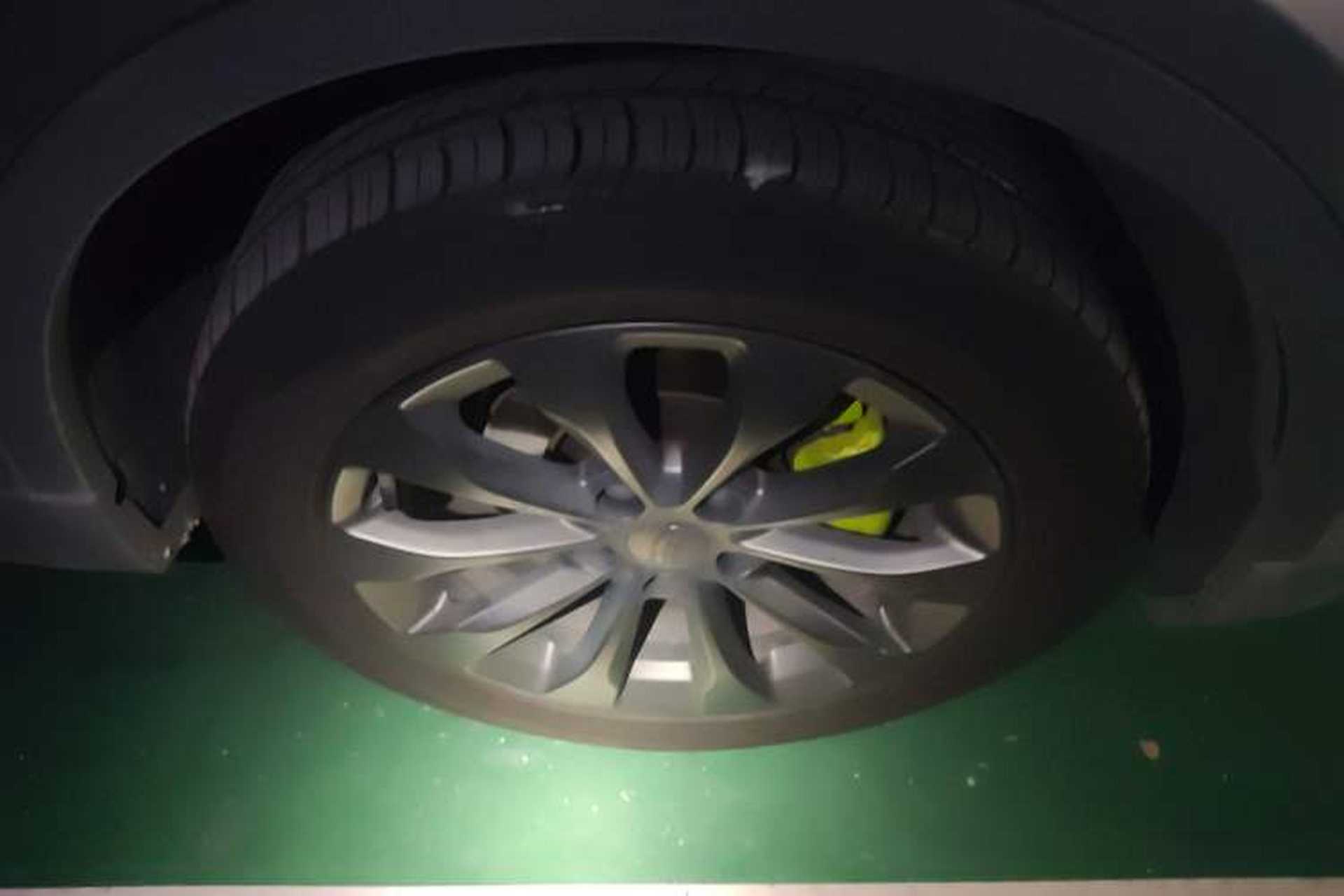 Used Geometry C 2022 Grape C550 Right Front Wheel Hub
