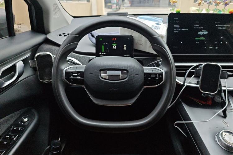Used Geometry C 2022 400KM Commuter Version Steering Wheel