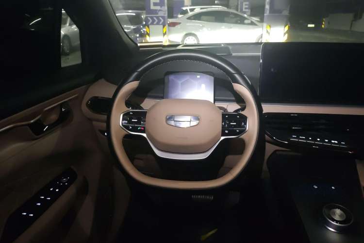Used Geometry C 2022 Grape C550 Steering Wheel