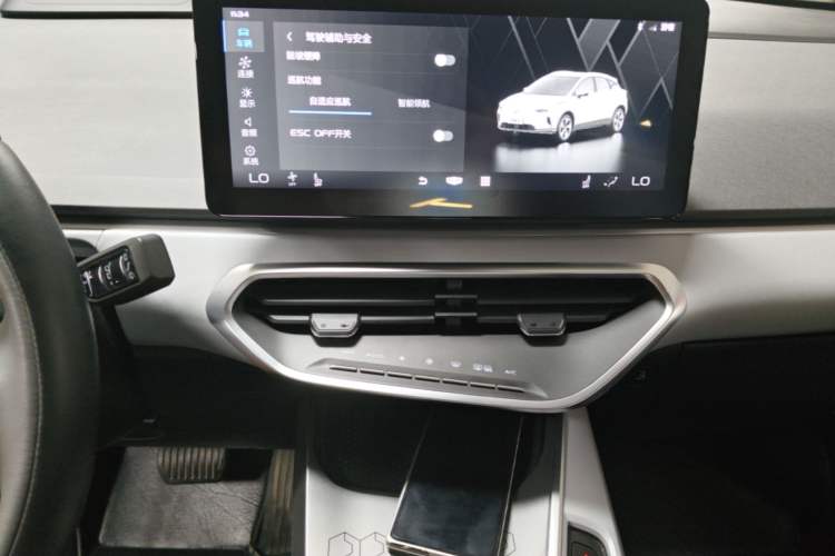 Used Geometry C 2022 550KM Grapefruit Plus Audio And AC Panel